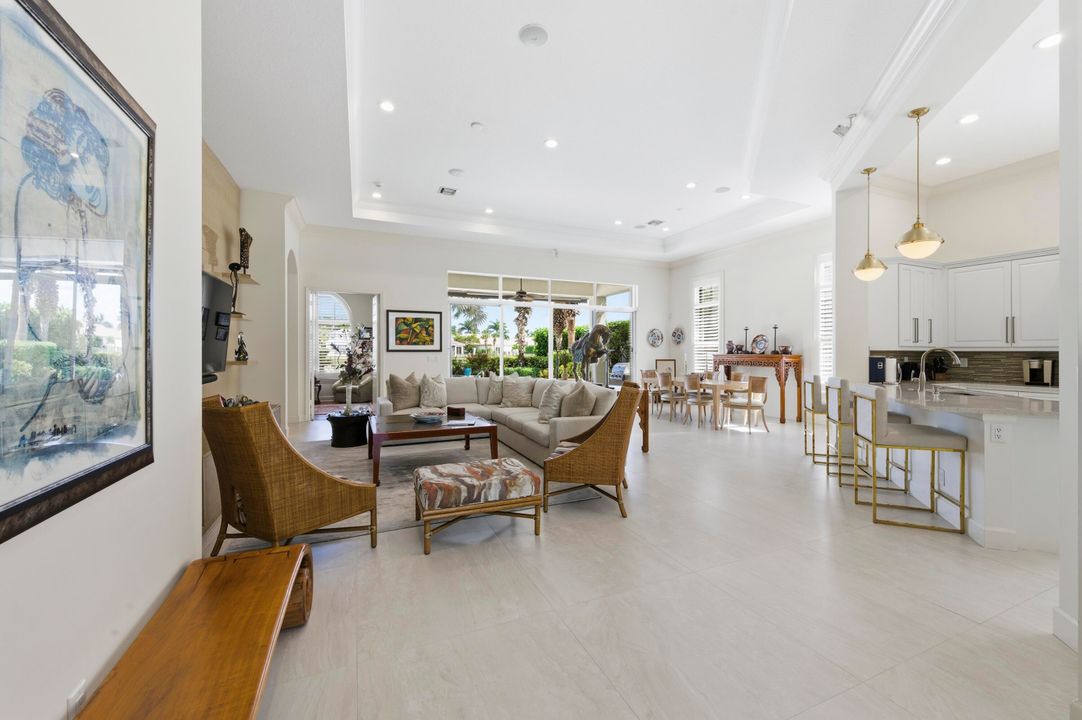 Под контрактом: $1,899,999 (3 спален, 3 ванн, 2947 Квадратных фут)