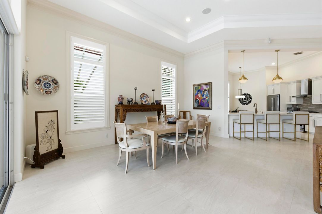 Под контрактом: $1,899,999 (3 спален, 3 ванн, 2947 Квадратных фут)