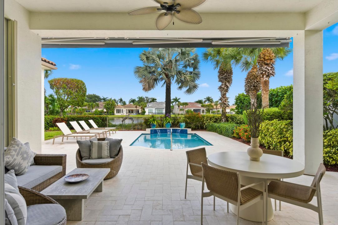 Под контрактом: $1,899,999 (3 спален, 3 ванн, 2947 Квадратных фут)