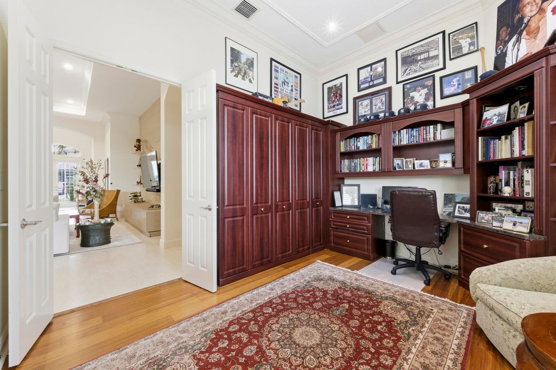 Под контрактом: $1,899,999 (3 спален, 3 ванн, 2947 Квадратных фут)