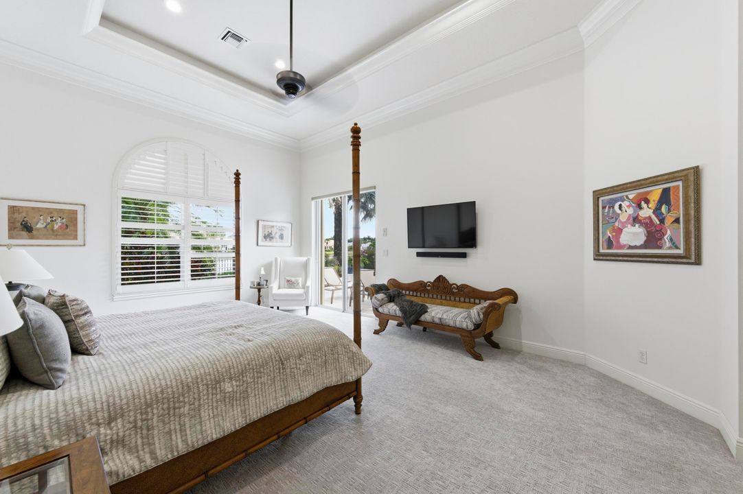 Под контрактом: $1,899,999 (3 спален, 3 ванн, 2947 Квадратных фут)