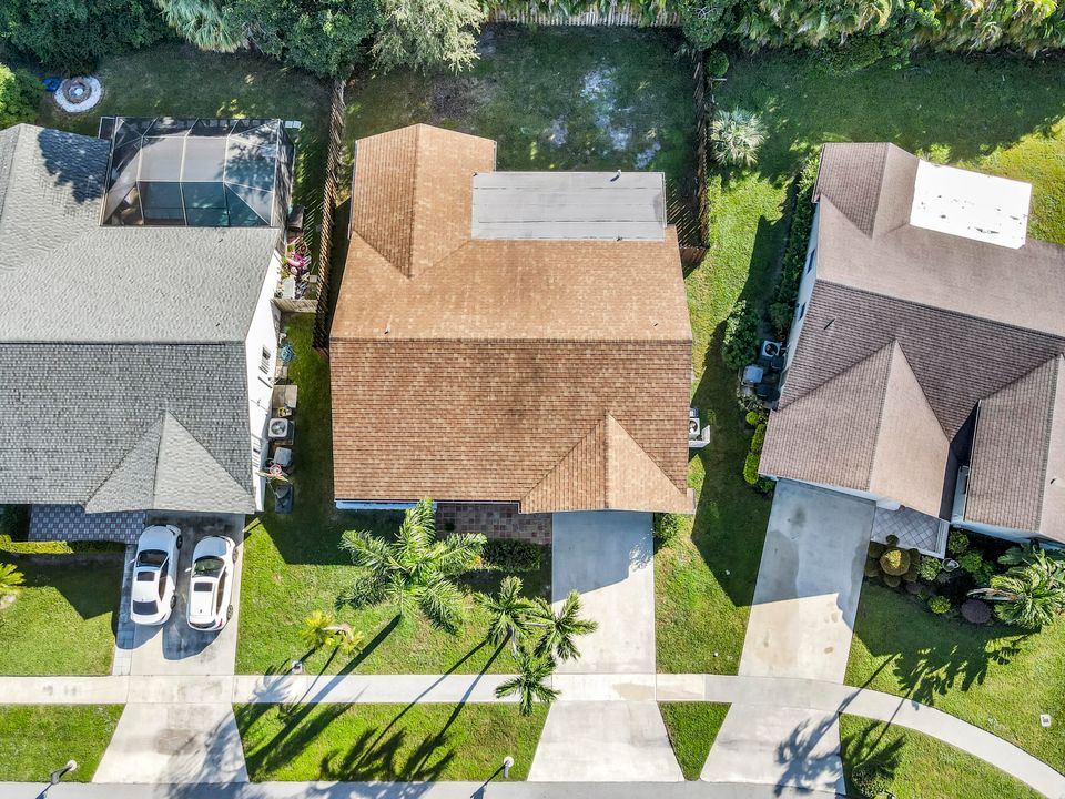 Под контрактом: $575,000 (3 спален, 2 ванн, 1860 Квадратных фут)