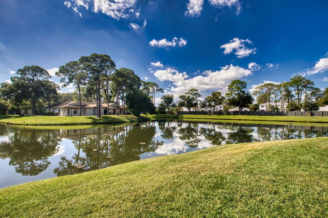 For Sale: $159,900 (2 beds, 2 baths, 1005 Square Feet)