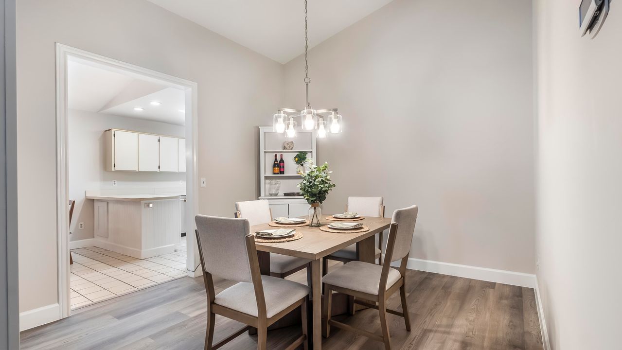 Под контрактом: $575,000 (3 спален, 2 ванн, 1860 Квадратных фут)