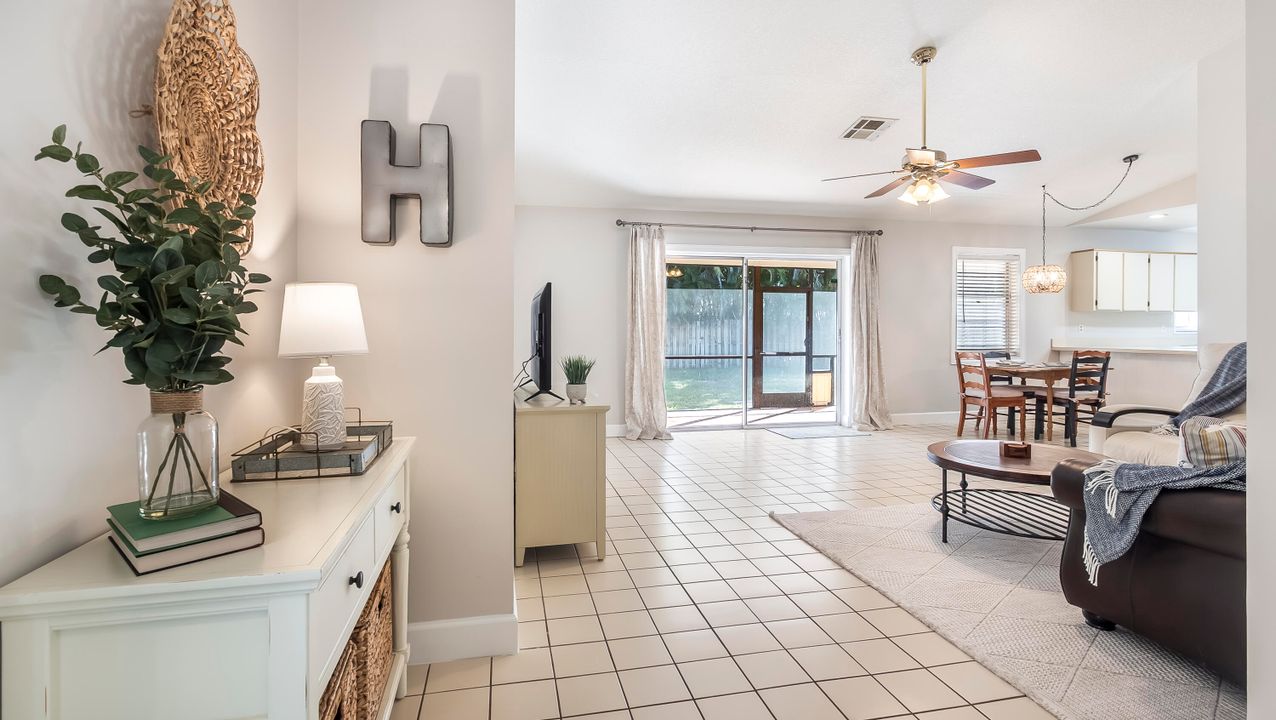 Под контрактом: $575,000 (3 спален, 2 ванн, 1860 Квадратных фут)