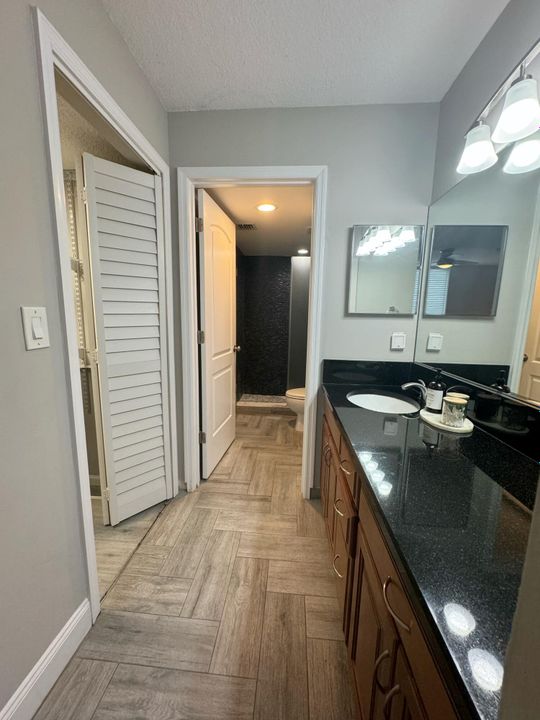 Active With Contract: $2,950 (3 beds, 2 baths, 1144 Square Feet)