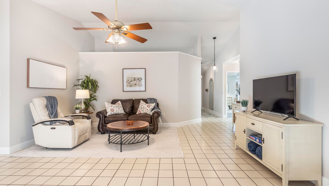 Под контрактом: $575,000 (3 спален, 2 ванн, 1860 Квадратных фут)