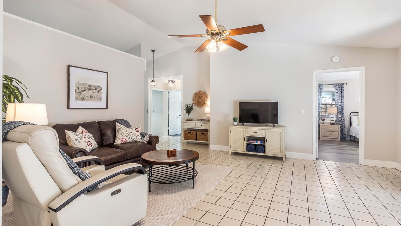 Под контрактом: $575,000 (3 спален, 2 ванн, 1860 Квадратных фут)