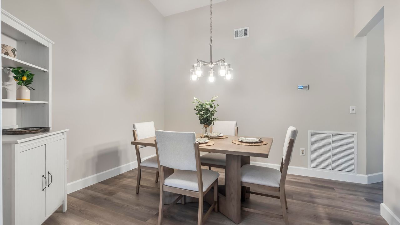 Под контрактом: $575,000 (3 спален, 2 ванн, 1860 Квадратных фут)