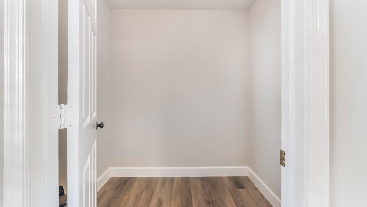 Под контрактом: $575,000 (3 спален, 2 ванн, 1860 Квадратных фут)