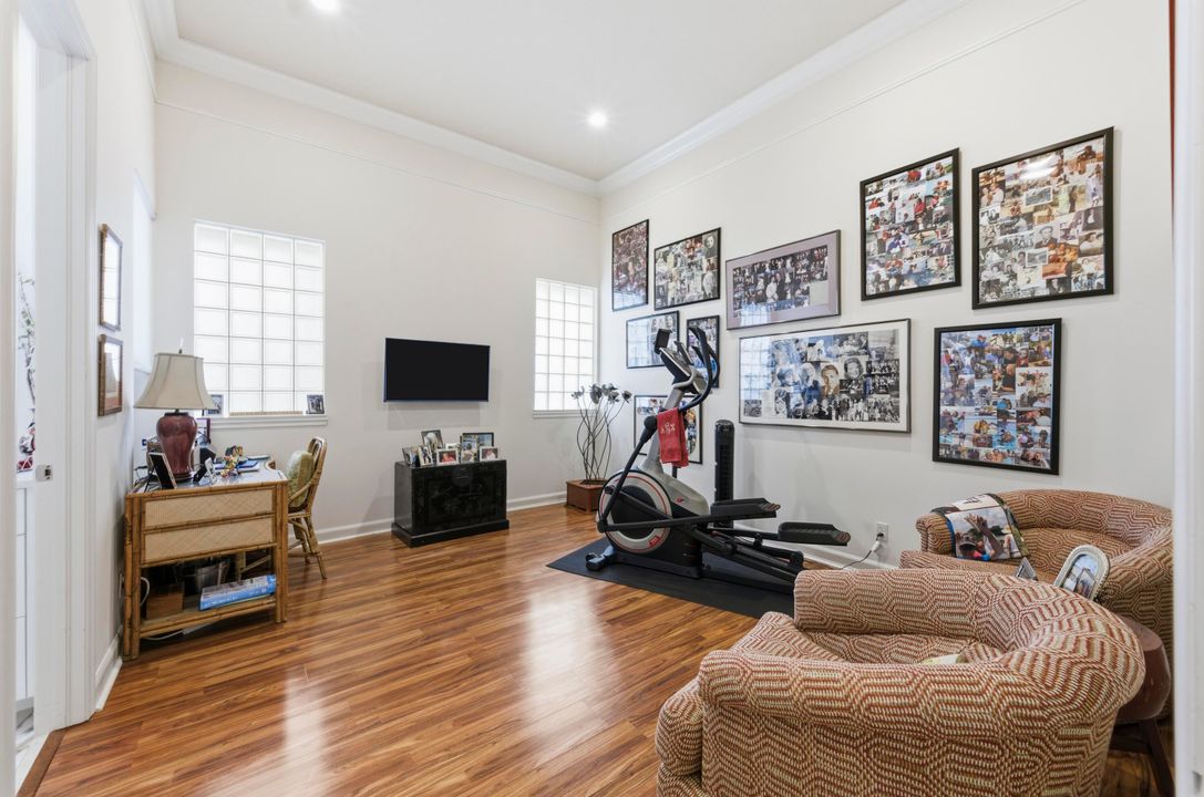 Под контрактом: $1,899,999 (3 спален, 3 ванн, 2947 Квадратных фут)