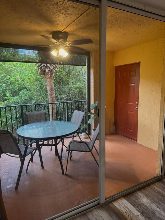 Active With Contract: $2,950 (3 beds, 2 baths, 1144 Square Feet)