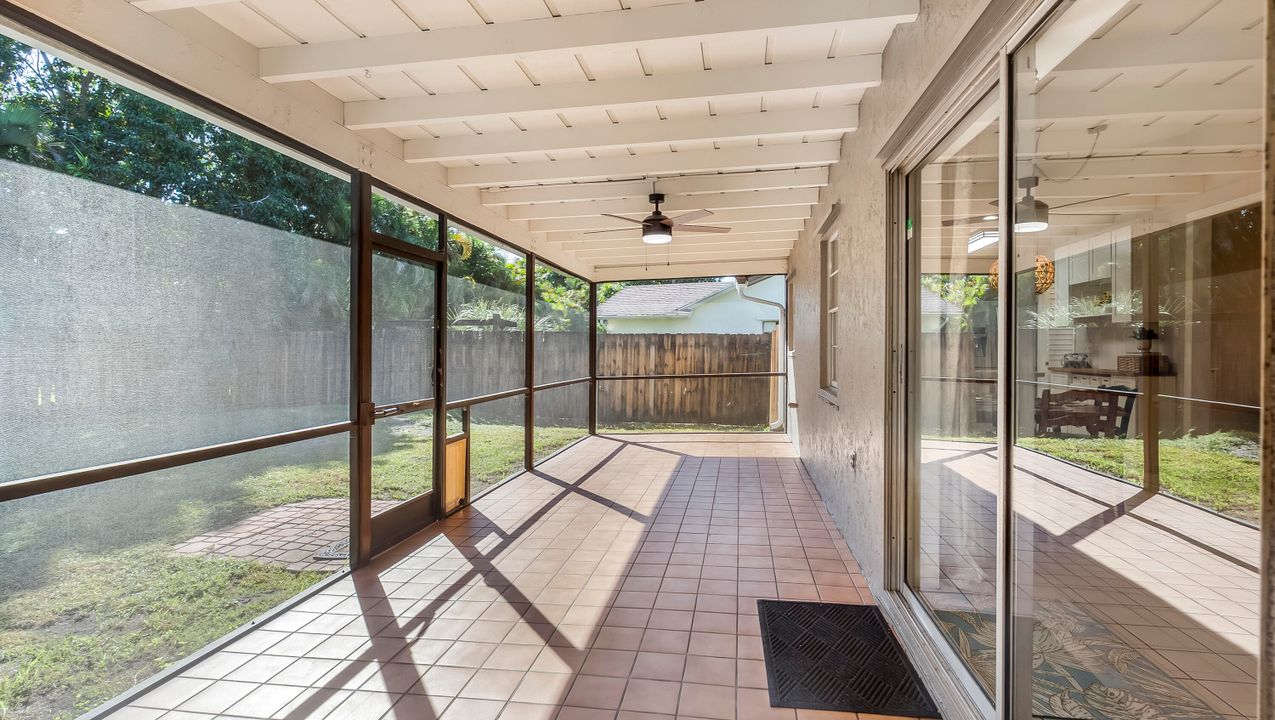 Под контрактом: $575,000 (3 спален, 2 ванн, 1860 Квадратных фут)