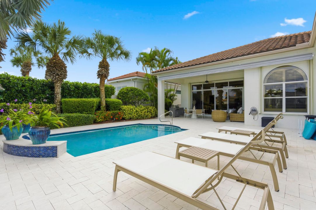 Под контрактом: $1,899,999 (3 спален, 3 ванн, 2947 Квадратных фут)