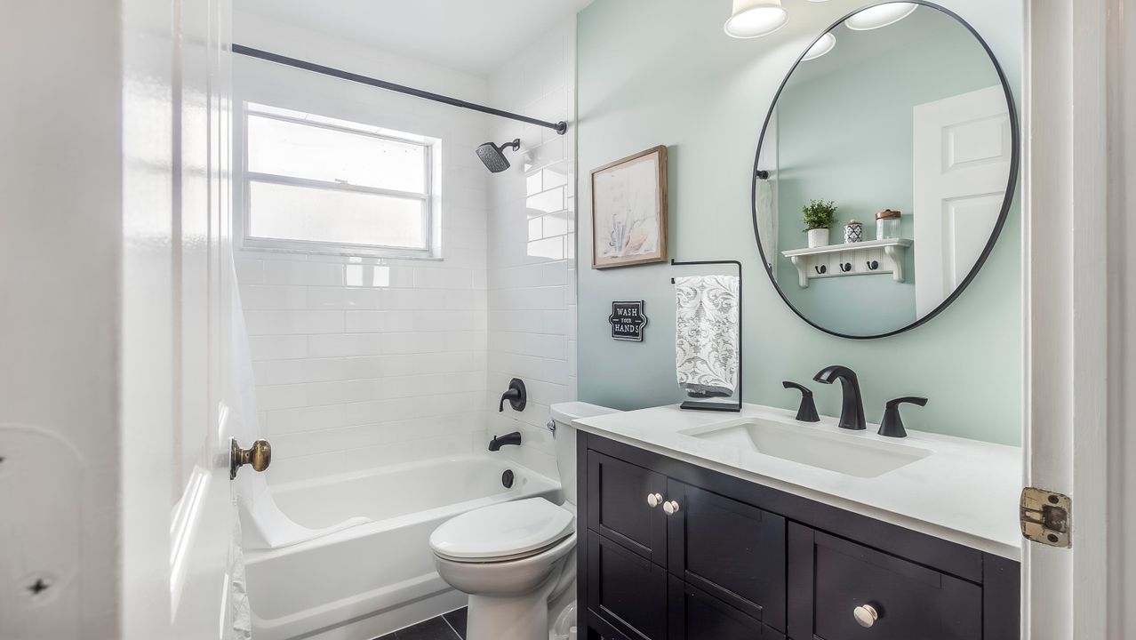 Под контрактом: $575,000 (3 спален, 2 ванн, 1860 Квадратных фут)