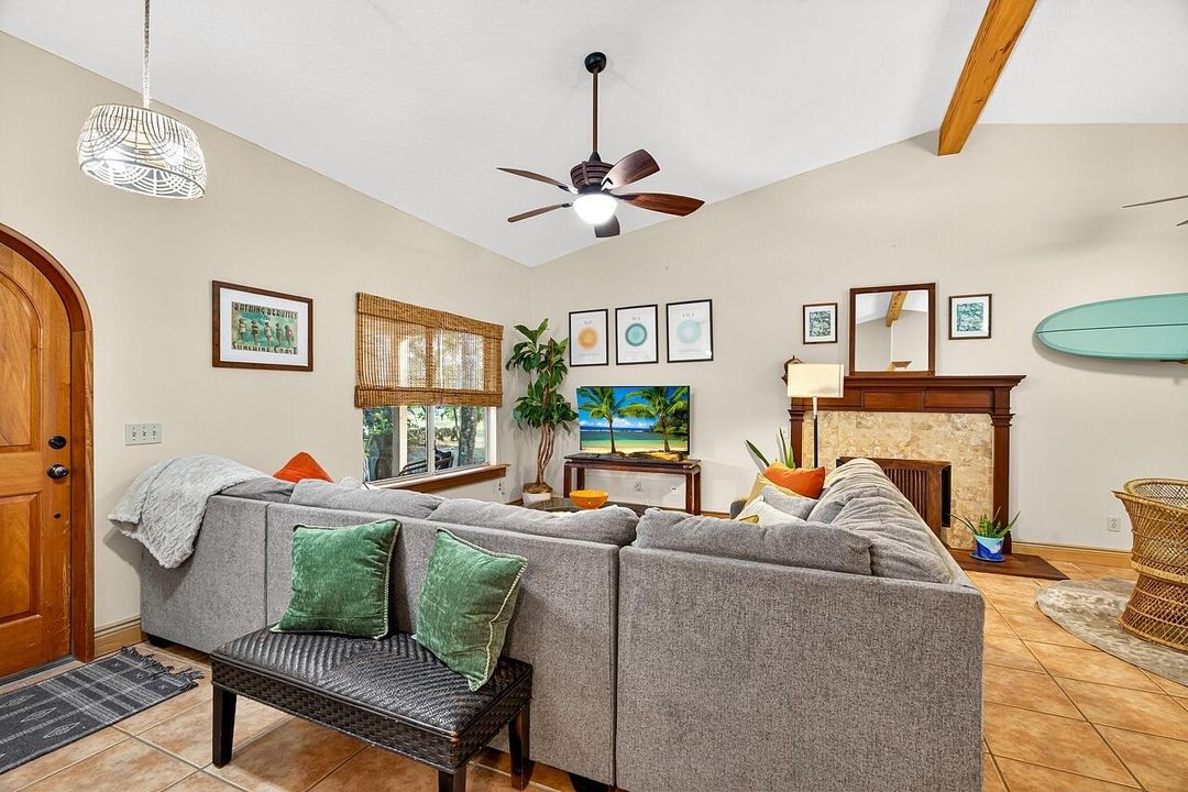 Activo con contrato: $489,000 (3 camas, 2 baños, 1604 Pies cuadrados)