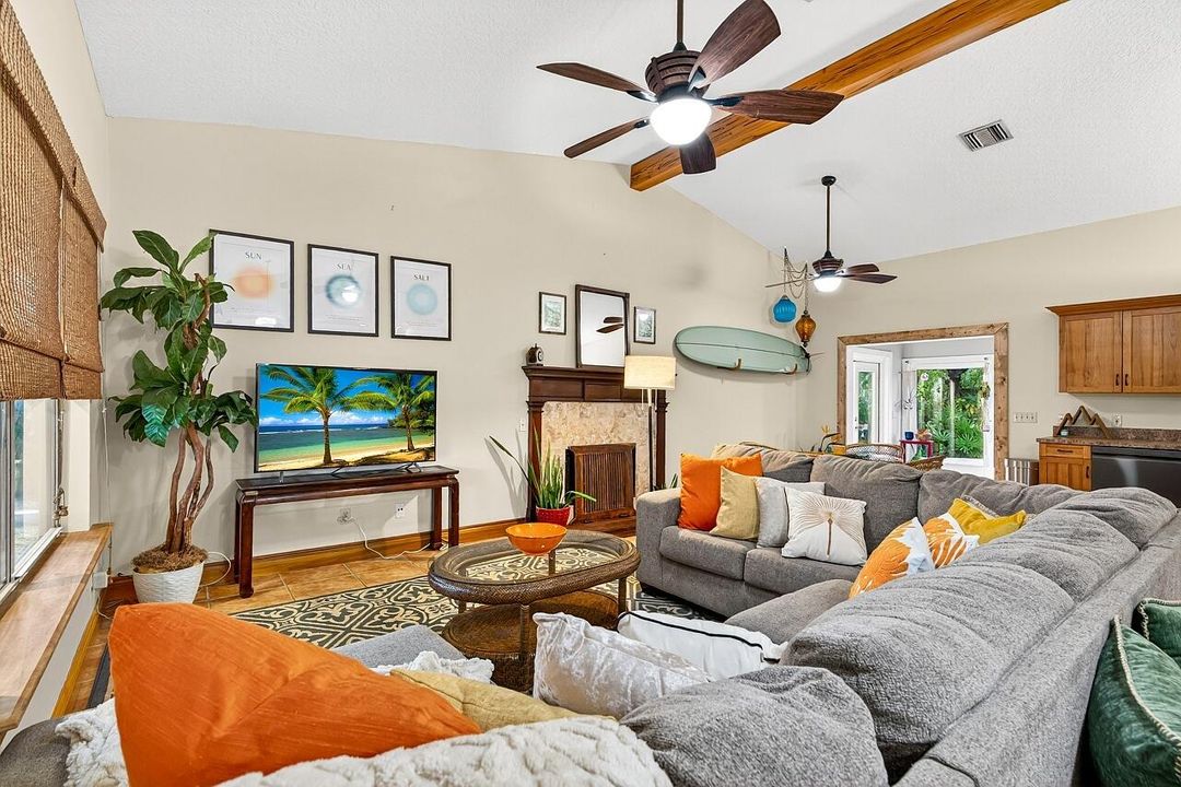 Activo con contrato: $489,000 (3 camas, 2 baños, 1604 Pies cuadrados)