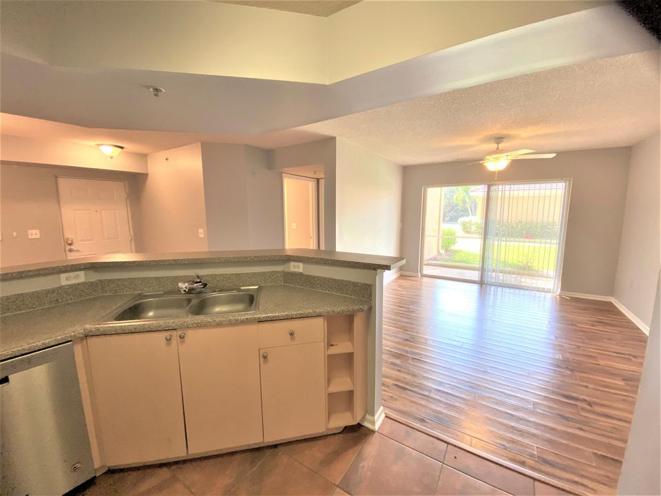 出租: $1,650 (1 贝兹, 1 浴室, 781 平方英尺)