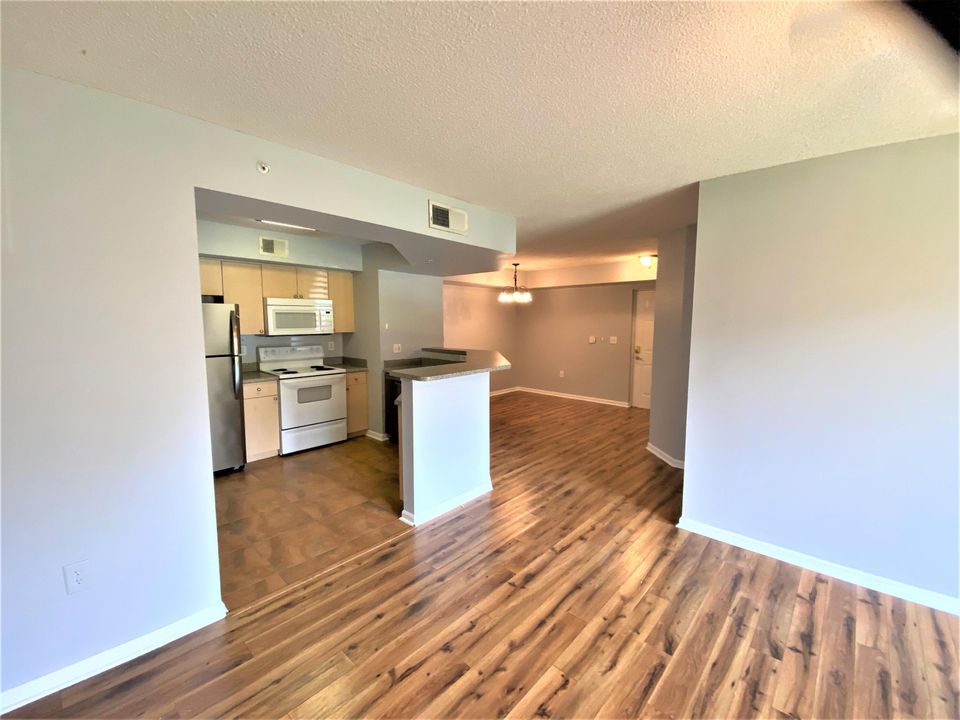 出租: $1,650 (1 贝兹, 1 浴室, 781 平方英尺)