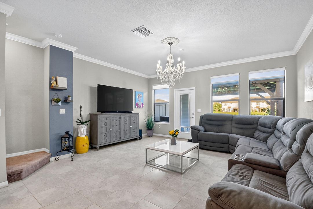 En Venta: $384,900 (3 camas, 2 baños, 1612 Pies cuadrados)