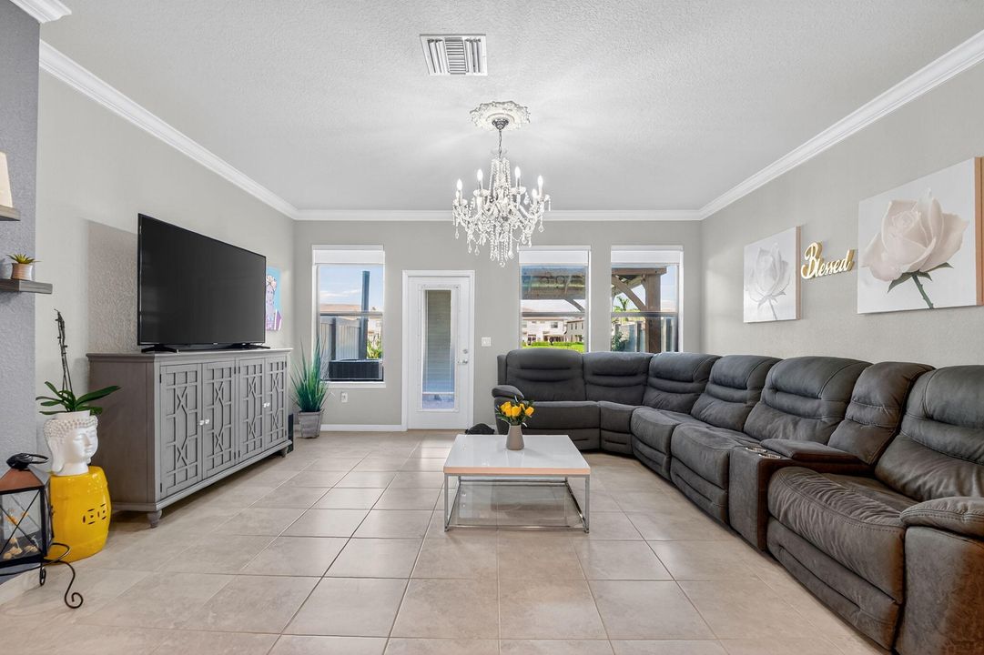 En Venta: $384,900 (3 camas, 2 baños, 1612 Pies cuadrados)