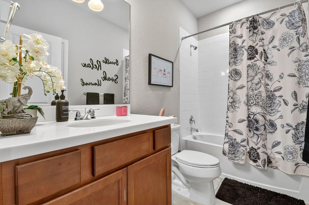 En Venta: $384,900 (3 camas, 2 baños, 1612 Pies cuadrados)