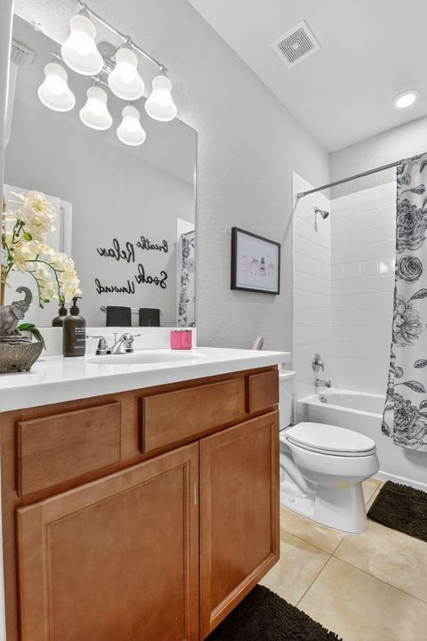 En Venta: $384,900 (3 camas, 2 baños, 1612 Pies cuadrados)