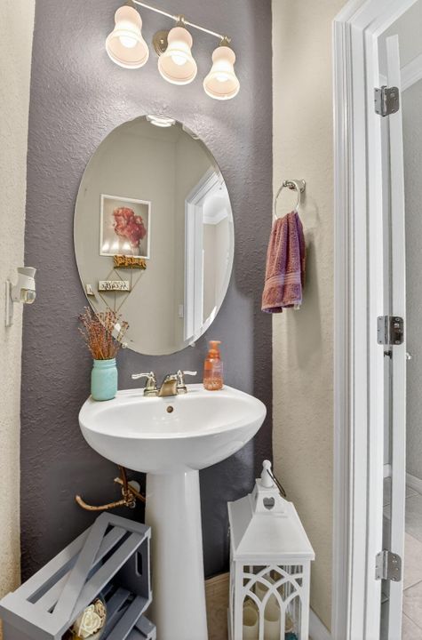 En Venta: $384,900 (3 camas, 2 baños, 1612 Pies cuadrados)