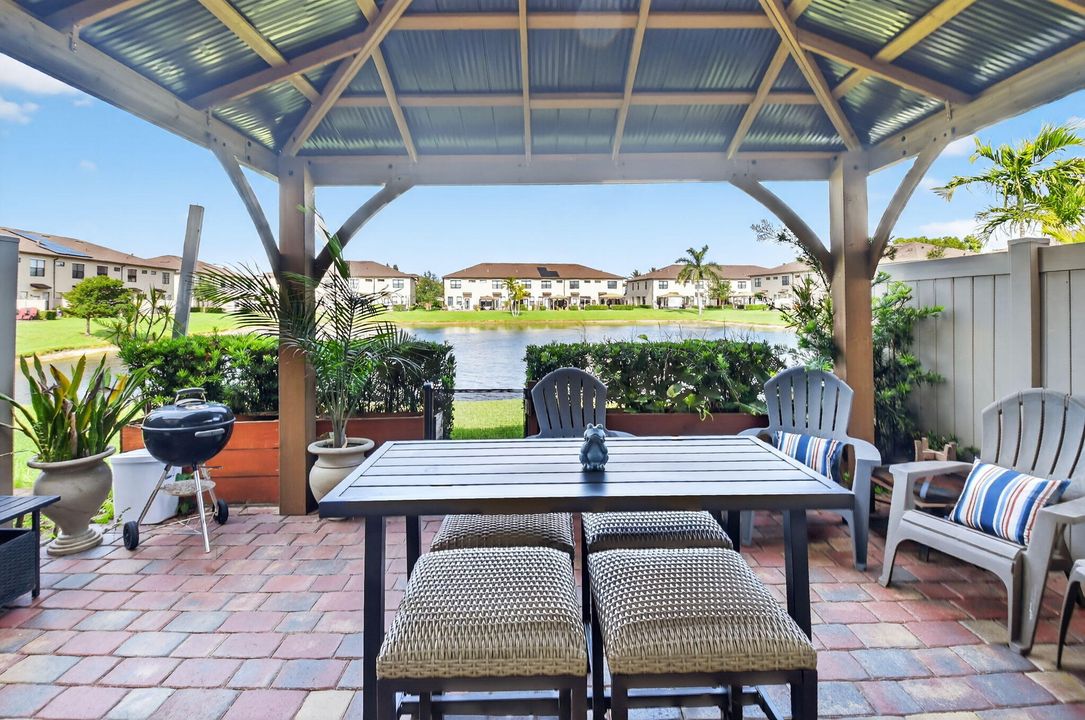 En Venta: $384,900 (3 camas, 2 baños, 1612 Pies cuadrados)