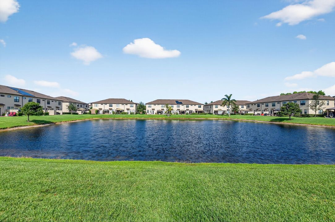 En Venta: $384,900 (3 camas, 2 baños, 1612 Pies cuadrados)