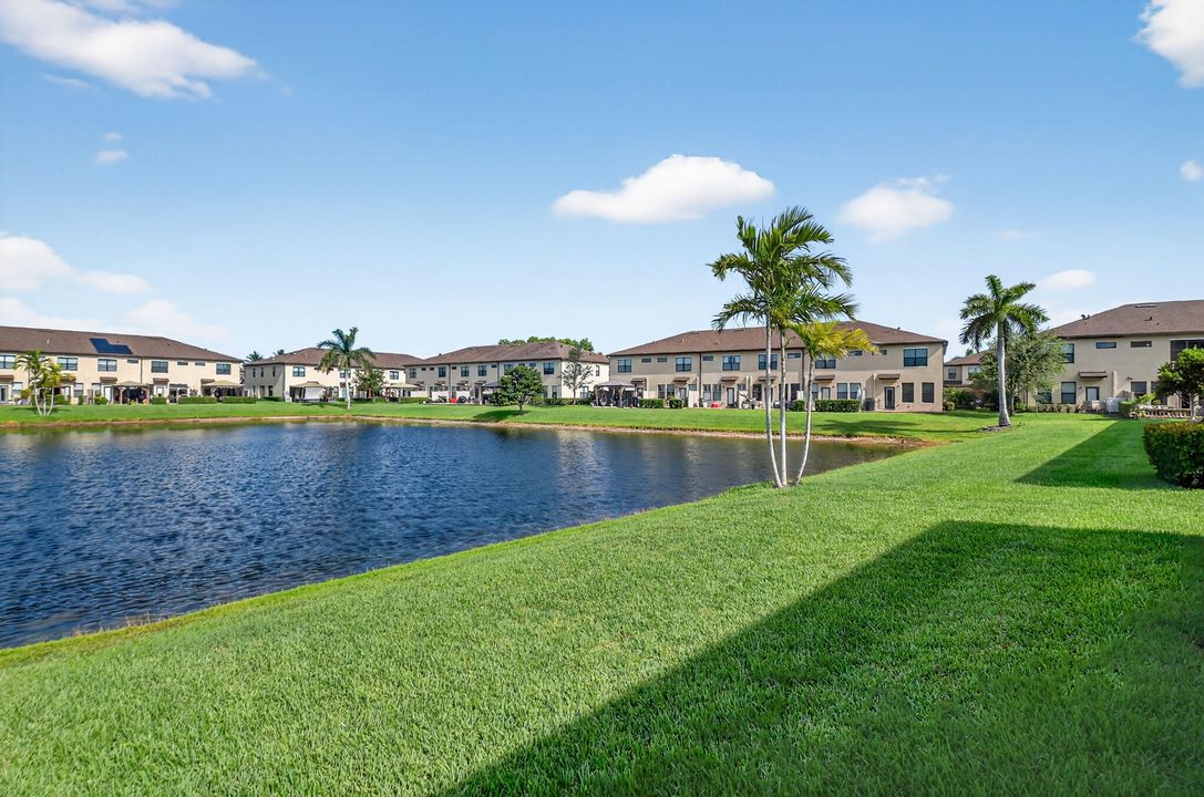 En Venta: $384,900 (3 camas, 2 baños, 1612 Pies cuadrados)