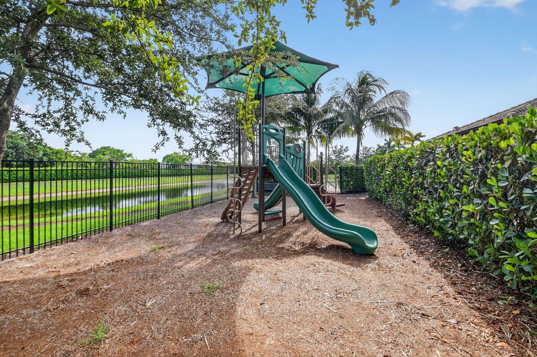 En Venta: $384,900 (3 camas, 2 baños, 1612 Pies cuadrados)