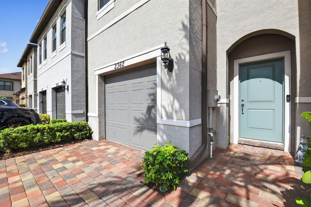 En Venta: $384,900 (3 camas, 2 baños, 1612 Pies cuadrados)