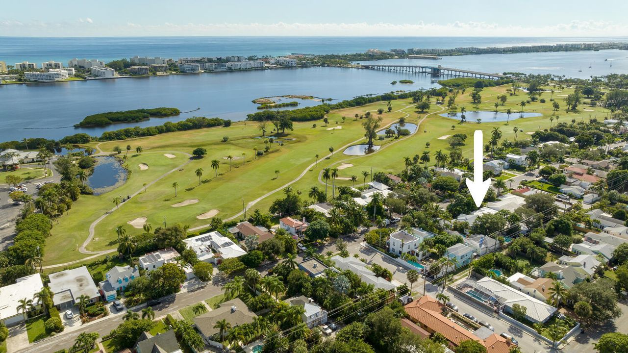 Activo con contrato: $895,000 (4 camas, 3 baños, 1906 Pies cuadrados)