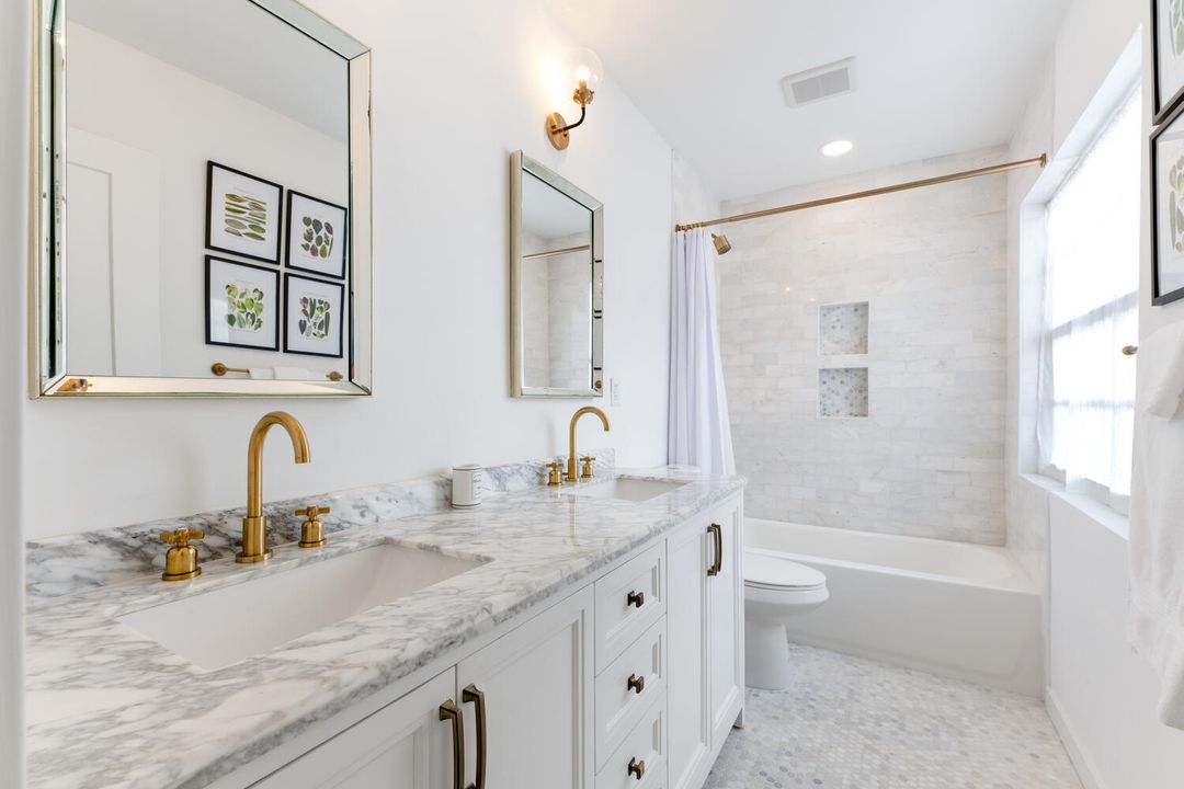 Activo con contrato: $895,000 (4 camas, 3 baños, 1906 Pies cuadrados)