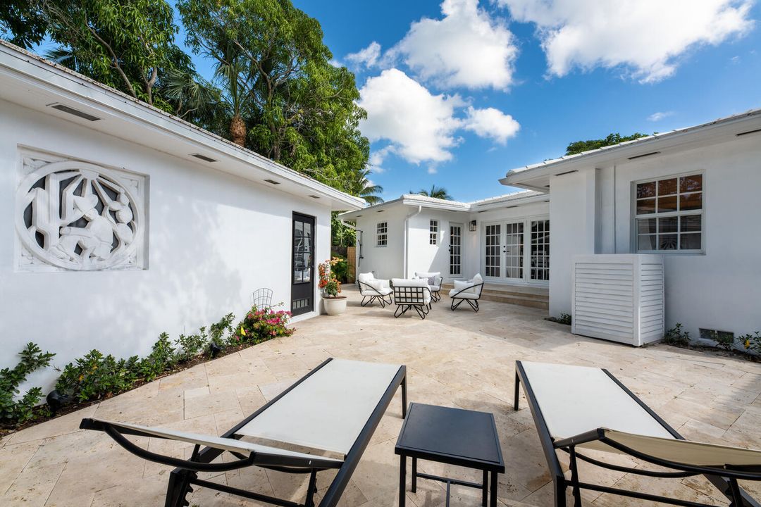 Activo con contrato: $895,000 (4 camas, 3 baños, 1906 Pies cuadrados)