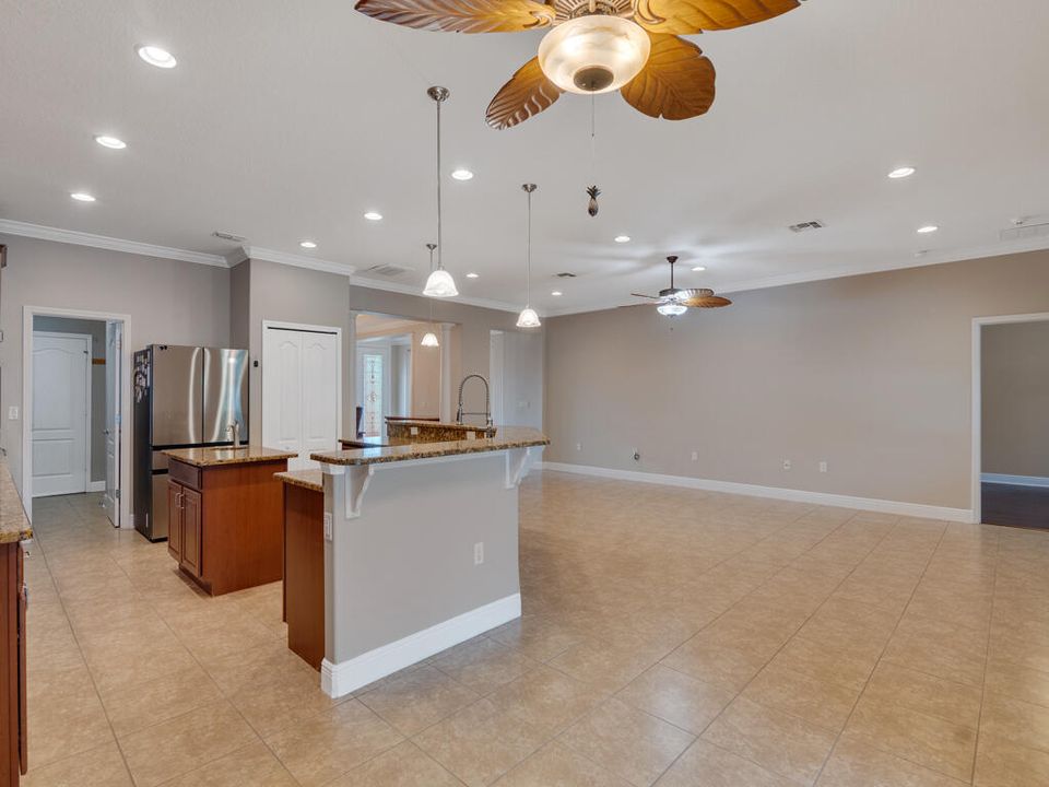 Activo con contrato: $650,000 (4 camas, 3 baños, 2767 Pies cuadrados)