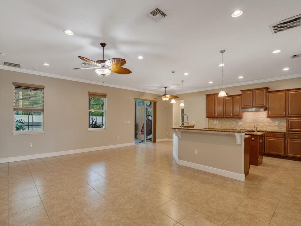 Activo con contrato: $650,000 (4 camas, 3 baños, 2767 Pies cuadrados)