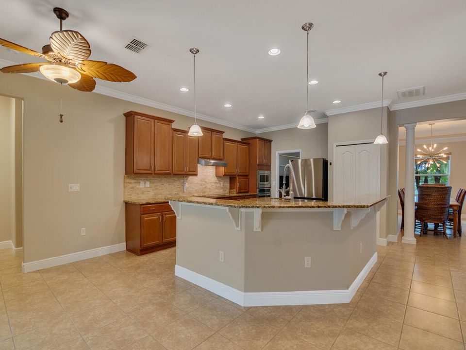 Activo con contrato: $650,000 (4 camas, 3 baños, 2767 Pies cuadrados)