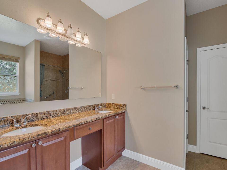 Activo con contrato: $650,000 (4 camas, 3 baños, 2767 Pies cuadrados)