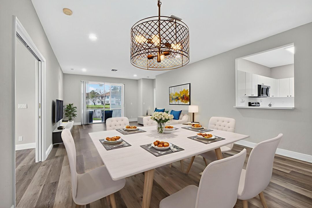 合同活跃: $359,900 (3 贝兹, 2 浴室, 1400 平方英尺)