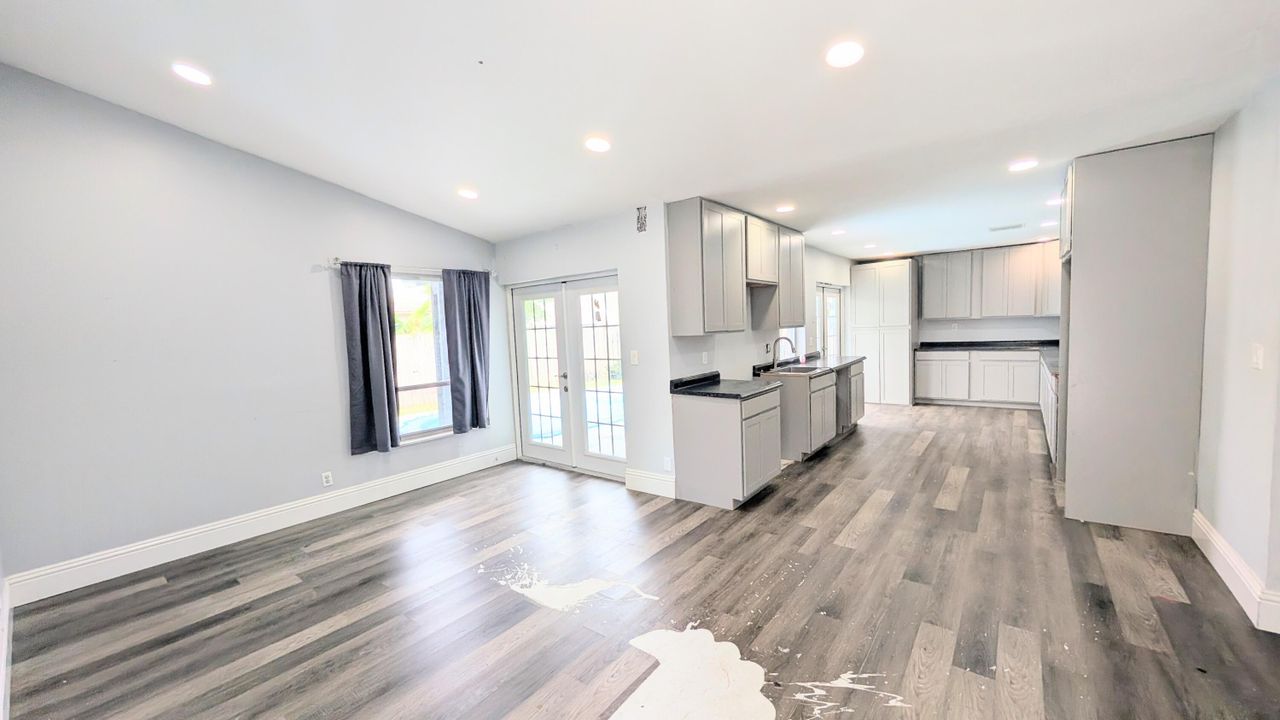 Active With Contract: $360,000 (3 beds, 2 baths, 1370 Square Feet)