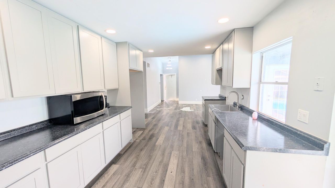 Active With Contract: $360,000 (3 beds, 2 baths, 1370 Square Feet)