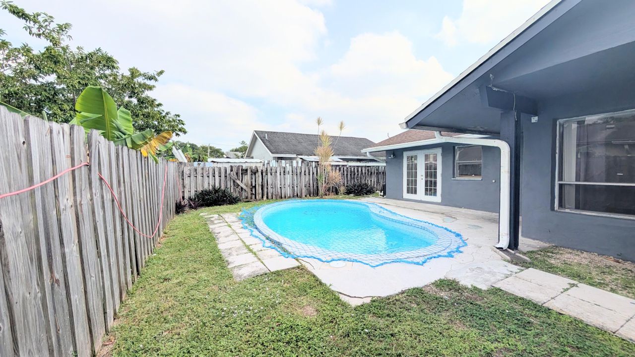 Active With Contract: $360,000 (3 beds, 2 baths, 1370 Square Feet)