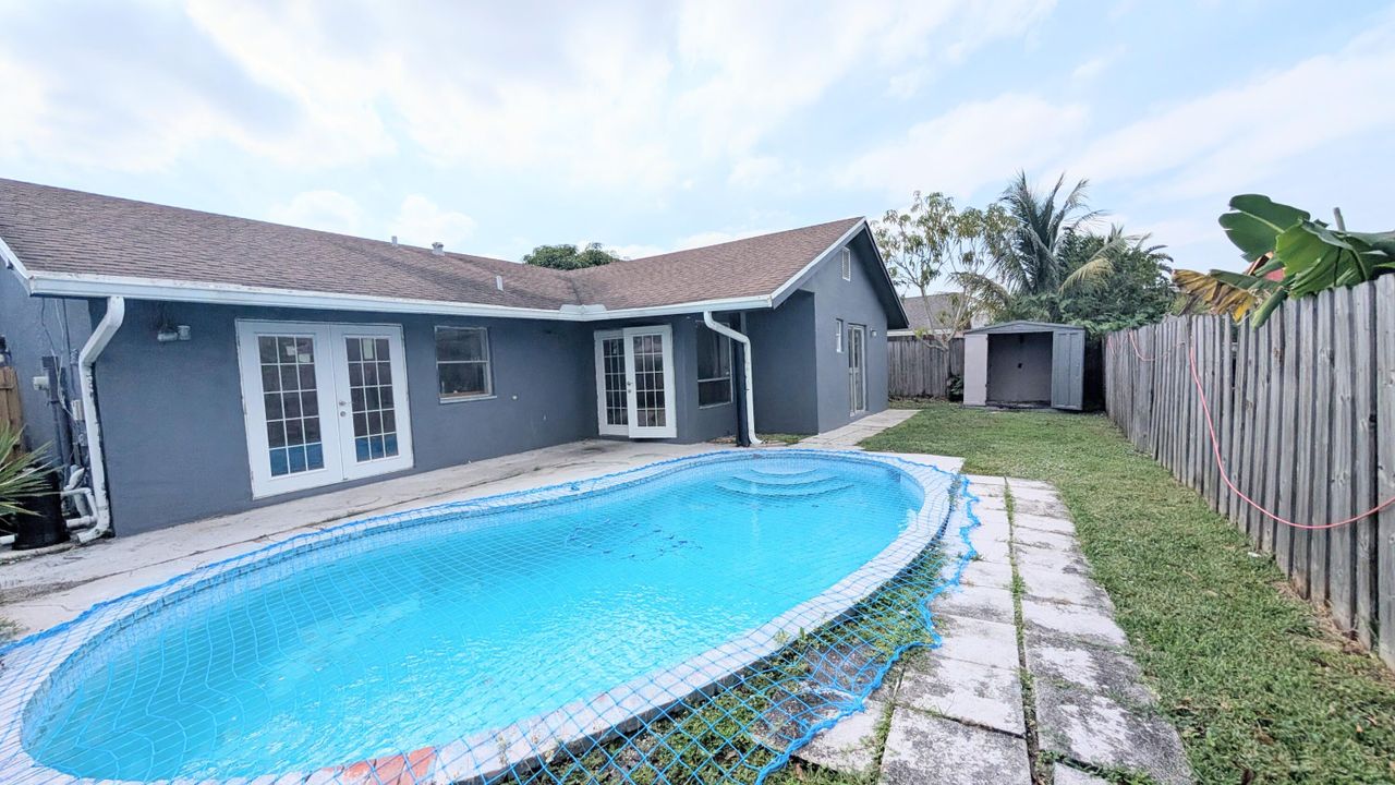 Active With Contract: $360,000 (3 beds, 2 baths, 1370 Square Feet)