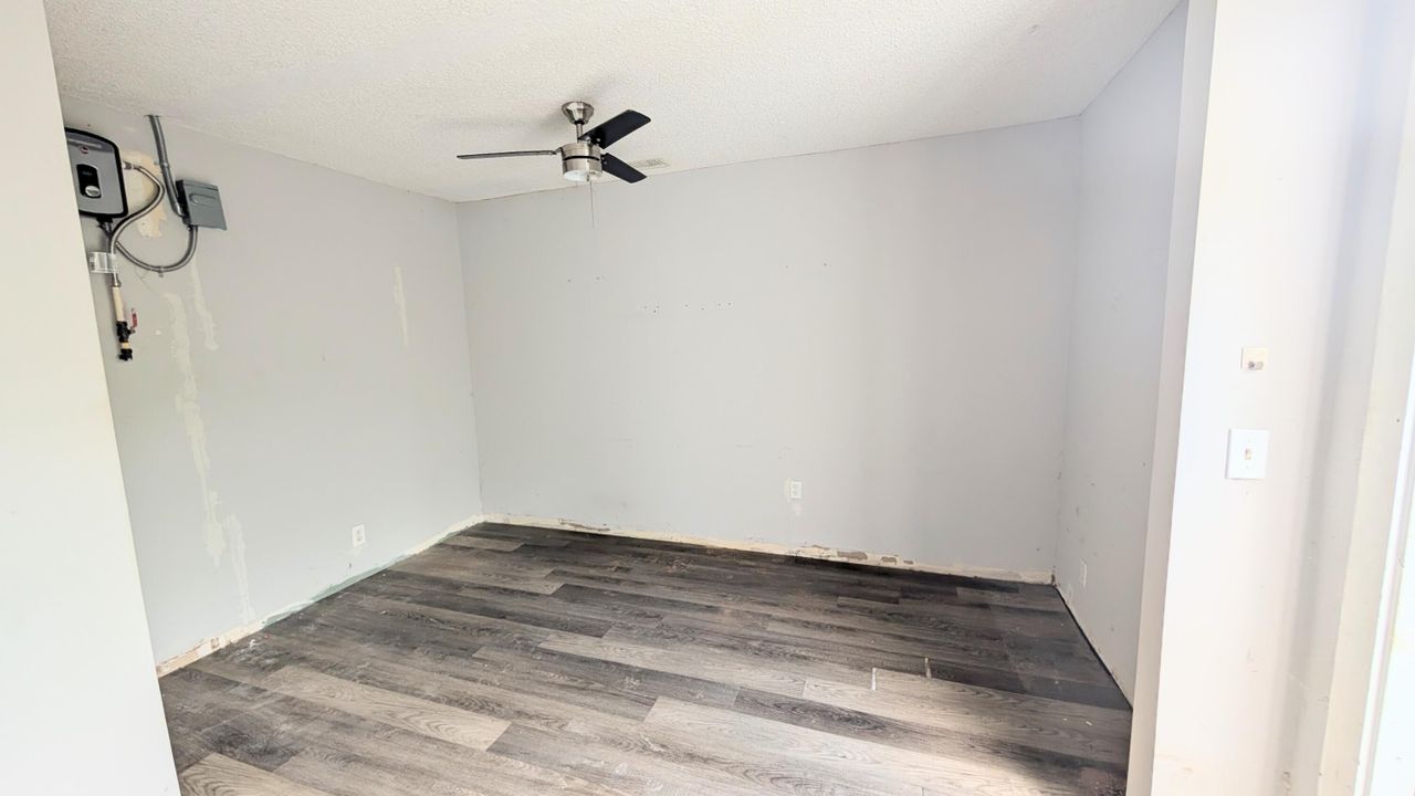 Active With Contract: $360,000 (3 beds, 2 baths, 1370 Square Feet)