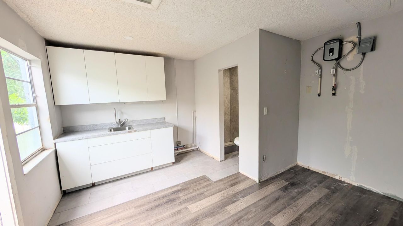 Active With Contract: $360,000 (3 beds, 2 baths, 1370 Square Feet)