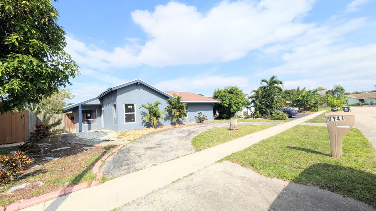 Active With Contract: $360,000 (3 beds, 2 baths, 1370 Square Feet)