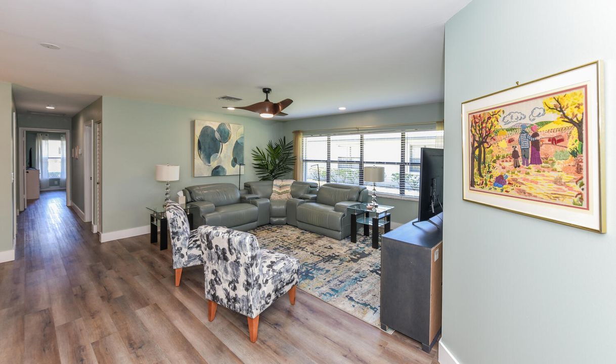 For Sale: $242,000 (2 beds, 2 baths, 1411 Square Feet)
