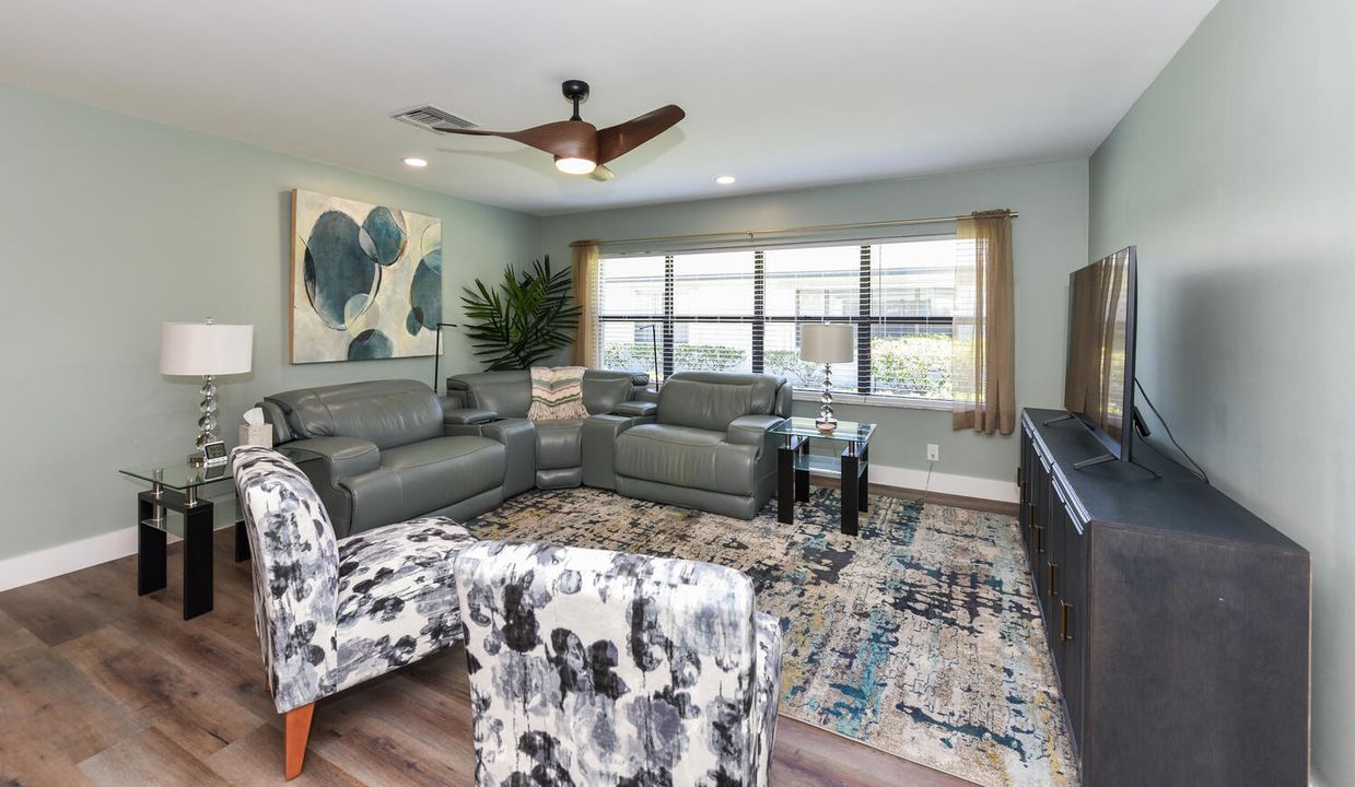 For Sale: $242,000 (2 beds, 2 baths, 1411 Square Feet)